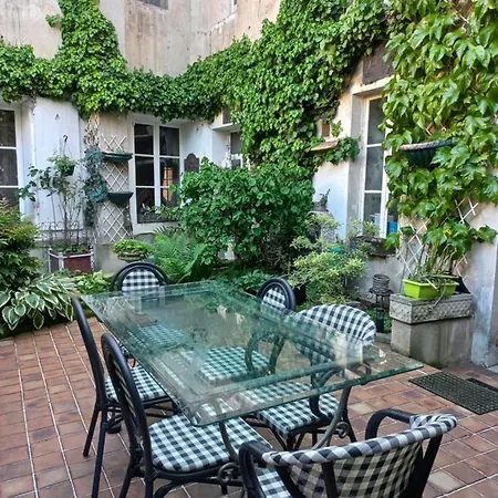 Location Meuble De Tourisme La Rose Des Fables 4* Château-Thierry