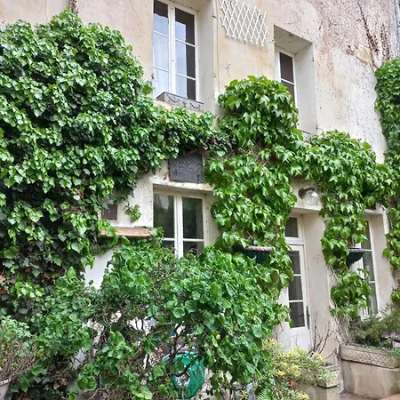 Location Meuble De Tourisme La Rose Des Fables 4* 샤토티에리