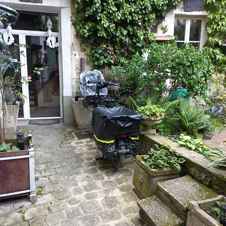 Location Meuble De Tourisme La Rose Des Fables Maison d'hôtes