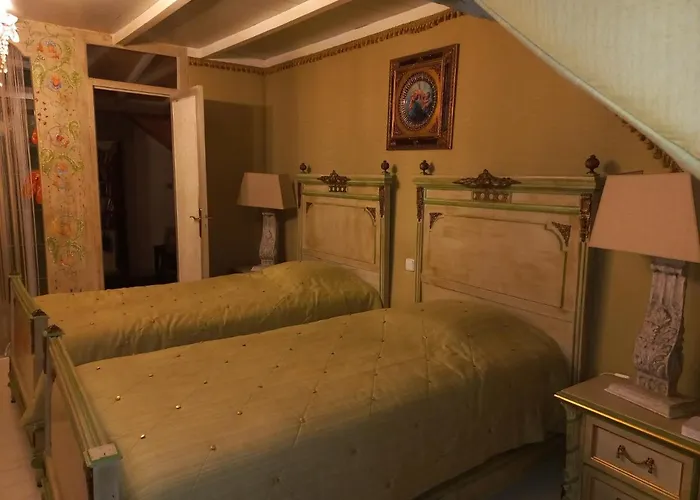 Guest house Location Meuble De Tourisme La Rose Des Fables Chateau-Thierry