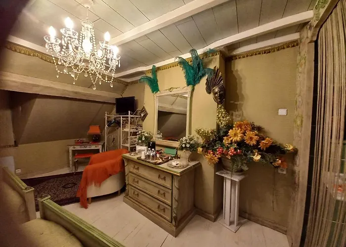 Guest house Location Meuble De Tourisme La Rose Des Fables Chateau-Thierry