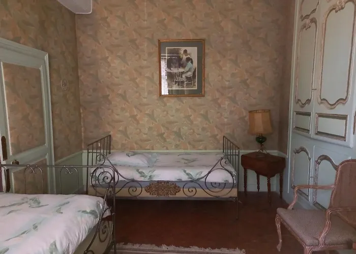 Guest house Location Meuble De Tourisme La Rose Des Fables Chateau-Thierry